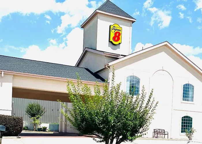 Super 8 By Wyndham Montgomery/ Lake Conroe