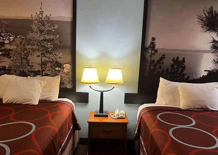 Super 8 By Wyndham Montgomery/ Lake Conroe