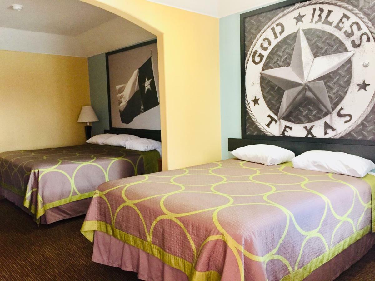 Super 8 By Wyndham Montgomery/ Conroe Montgomery