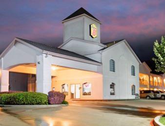 Super 8 By Wyndham Montgomery/ Conroe