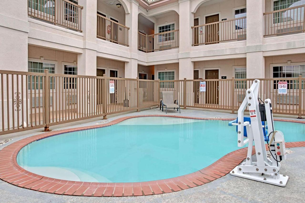 Super 8 By Wyndham Montgomery/ Conroe Montgomery