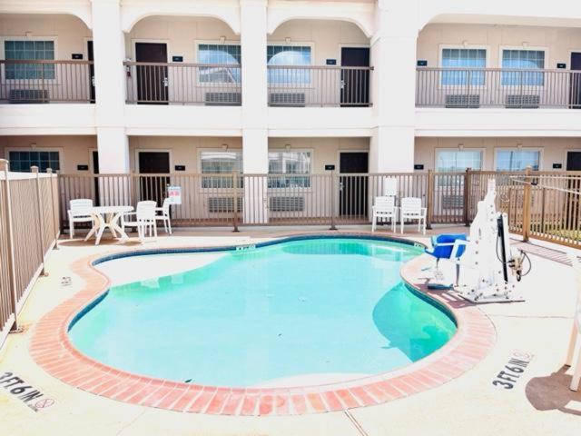 Super 8 By Wyndham Montgomery/ Conroe Motel